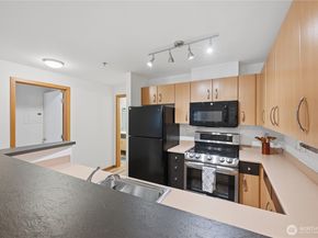 4020 Aurora Avenue N 304, Seattle WA 98103