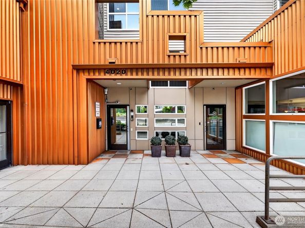 4020 Aurora Avenue N 305, Seattle WA 98103