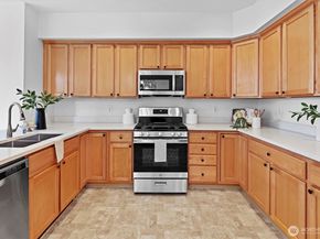 18009 15th Avenue W, Lynnwood WA 98037