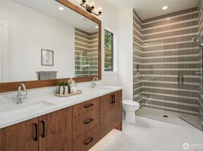 2425 153rd Avenue SE, Bellevue WA 98007