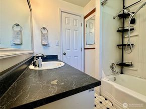 1336 S 279th Street, Des Moines WA 98198