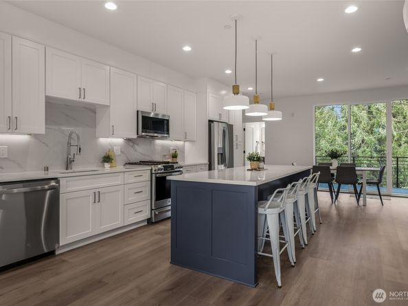 8923 166th Avenue NE 102, Redmond WA 98052