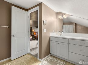 14211 SE 162nd Place, Renton WA 98058