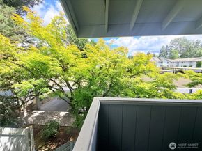 725 141st Place NE 4, Bellevue WA 98007