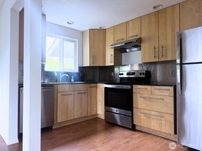 725 141st Place NE 4, Bellevue WA 98007