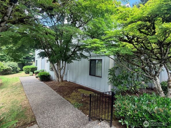 725 141st Place NE 4, Bellevue WA 98007