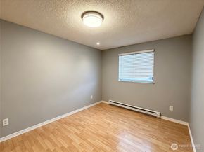 1313 W James Street 11, Kent WA 98032