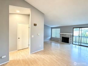 1313 W James Street 11, Kent WA 98032
