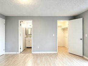 1313 W James Street 11, Kent WA 98032