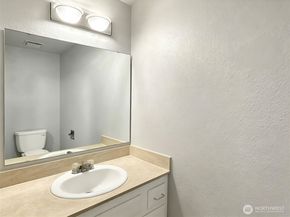 1313 W James Street 11, Kent WA 98032