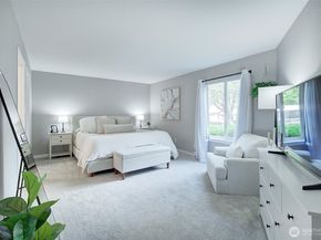 4214 W Lake Sammamish Parkway NE 202, Redmond WA 98052