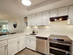 4214 W Lake Sammamish Parkway NE 202, Redmond WA 98052
