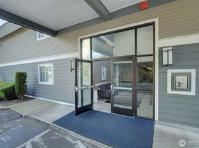 4214 W Lake Sammamish Parkway NE 202, Redmond WA 98052