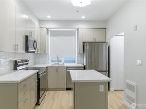 15200 NE 81st Way 106, Redmond WA 98052
