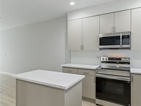 15200 NE 81st Way 106, Redmond WA 98052