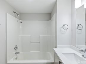 15200 NE 81st Way 106, Redmond WA 98052