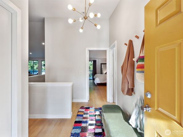 5126 S Garden Loop Road 11, Seattle WA 98118