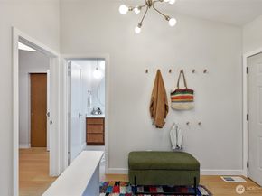5126 S Garden Loop Road 11, Seattle WA 98118