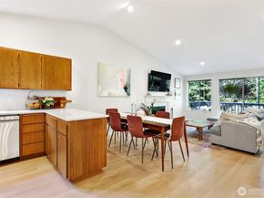 5126 S Garden Loop Road 11, Seattle WA 98118
