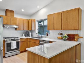 5126 S Garden Loop Road 11, Seattle WA 98118