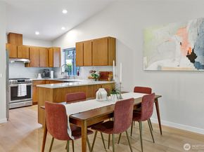 5126 S Garden Loop Road 11, Seattle WA 98118