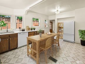 2654 W Dravus Street, Seattle WA 98199