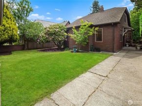 2654 W Dravus Street, Seattle WA 98199