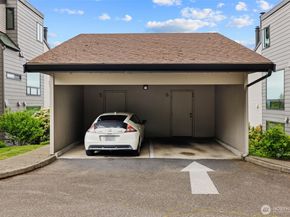 11226 NE 68th Street E, Kirkland WA 98033