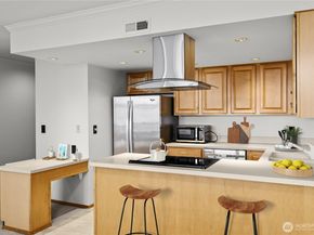 11226 NE 68th Street E, Kirkland WA 98033
