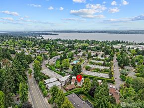 11226 NE 68th Street E, Kirkland WA 98033