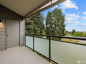 11226 NE 68th Street E, Kirkland WA 98033