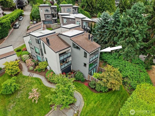 11226 NE 68th Street E, Kirkland WA 98033