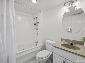 11226 NE 68th Street E, Kirkland WA 98033