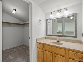 11226 NE 68th Street E, Kirkland WA 98033