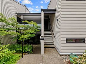 11226 NE 68th Street E, Kirkland WA 98033