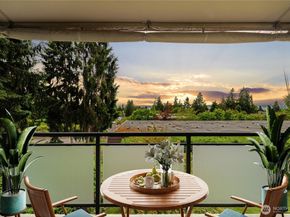 11226 NE 68th Street E, Kirkland WA 98033