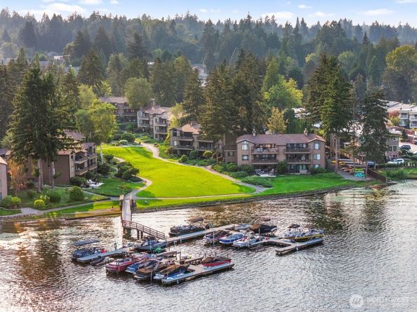 17498 NE 40th Place I1, Redmond WA 98052