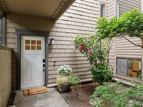 17498 NE 40th Place I1, Redmond WA 98052