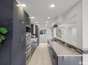 17498 NE 40th Place I1, Redmond WA 98052
