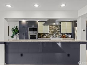 17498 NE 40th Place I1, Redmond WA 98052