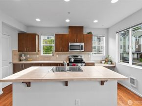 15720 Manor Way Q8, Lynnwood WA 98087