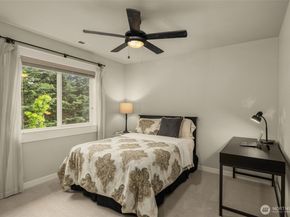 22997 SE 52nd Street 12, Issaquah WA 98029