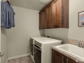 22997 SE 52nd Street 12, Issaquah WA 98029