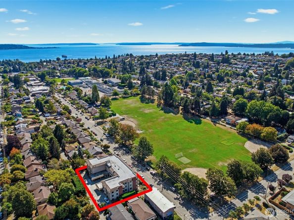 2858 32nd Avenue W 202, Seattle WA 98199