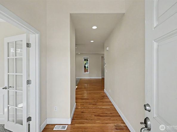 4129 NE 9th Place, Renton WA 98059
