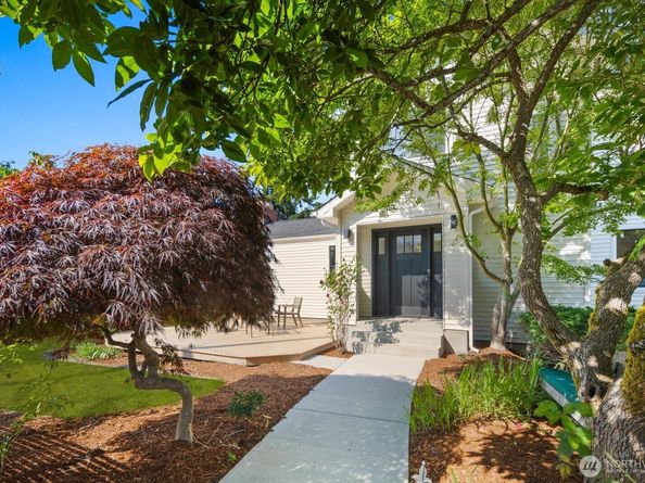 3642 37th Avenue W, Seattle WA 98199