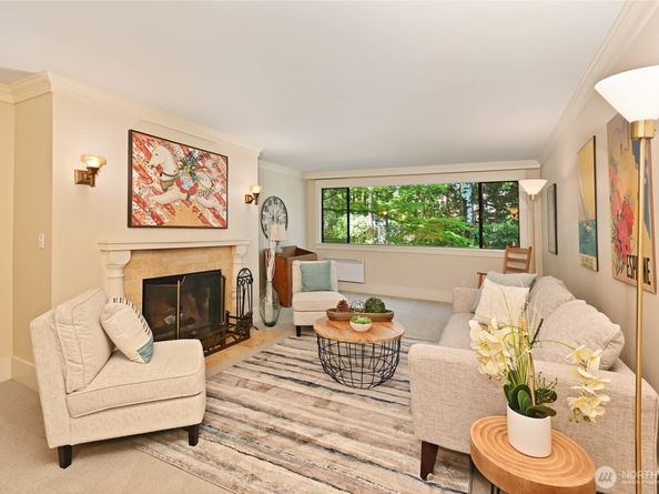 5858 NE Parkpoint Drive F203, Seattle WA 98115