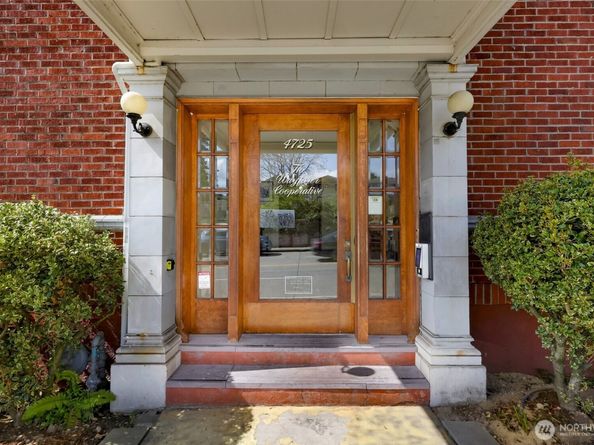 4725 15th Avenue NE 12, Seattle WA 98105