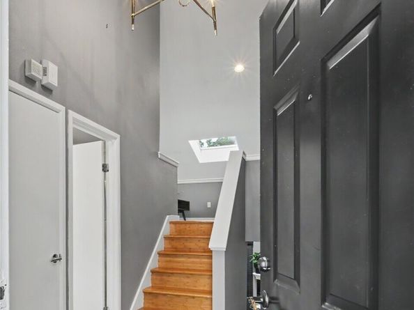 908 Hiawatha Place S B, Seattle WA 98144