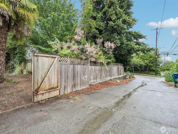 1807 30th Avenue S, Seattle WA 98144